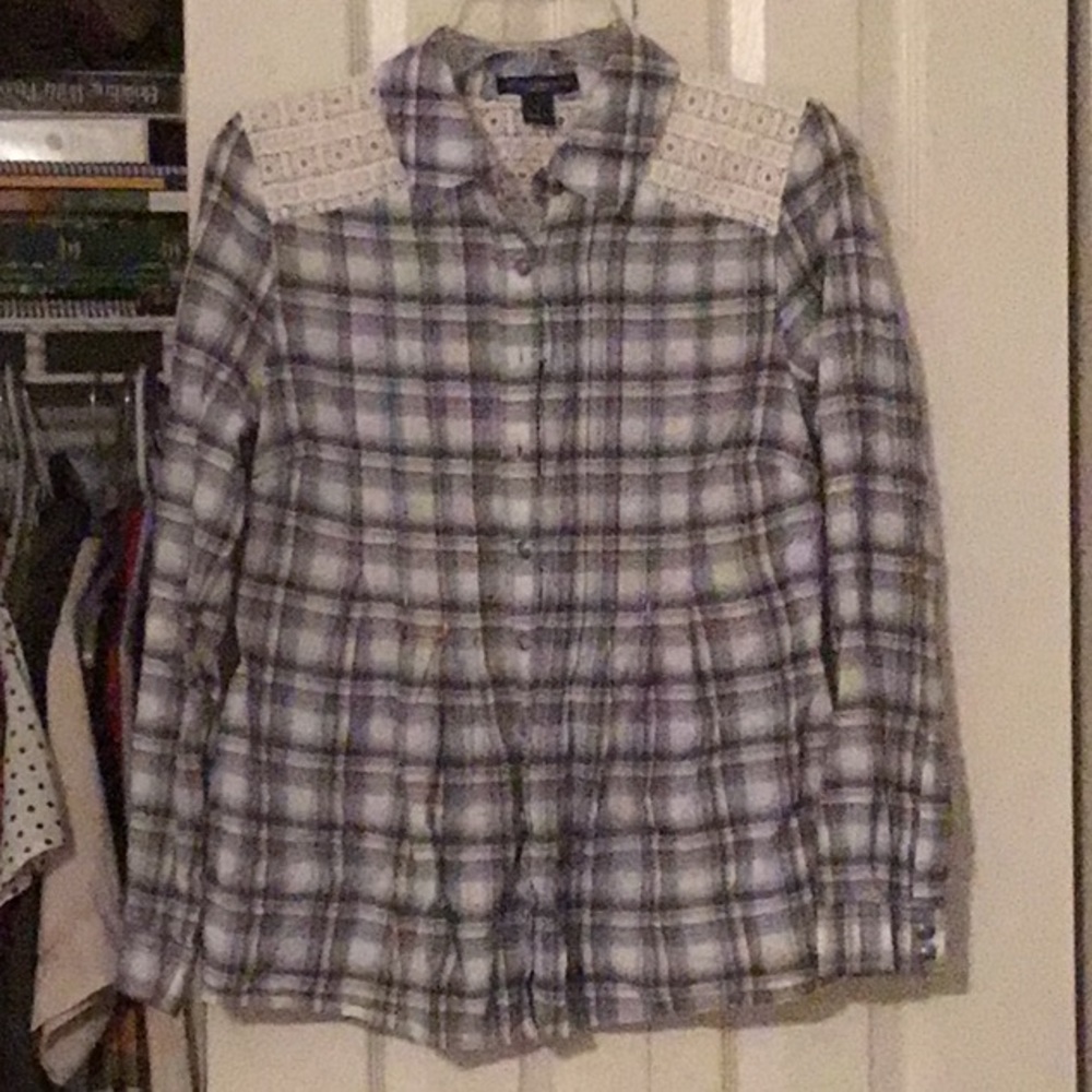 CLOSET CLEAN OUT Bandolino button up shirt
